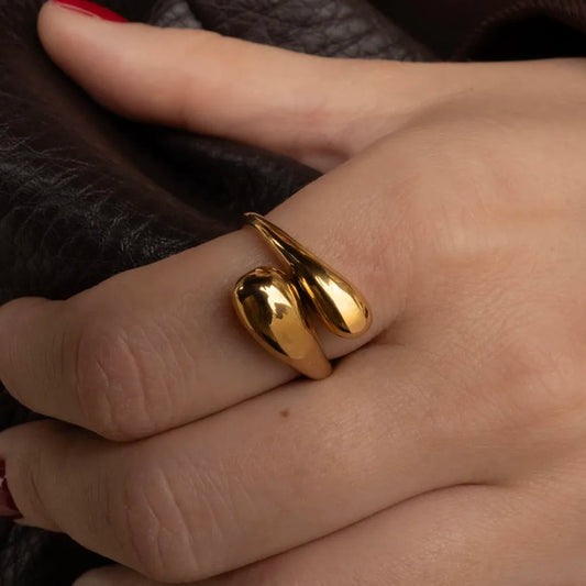 Anel Ajustável, Anel Feminino, Anel Gota, Anel Aberto, Anel de Aço Inoxidável, Anel Feminino, Anel Gota Style, Anel Regulável Gota, Anel Duas Gotas, Anel Gota D'água, Anel Feminino Gota Dourada, Anel Feminino Gota Prata, Anéis Abertos Ajustáveis, Anel Duplo Gold, Anel Ajustável Gota, Anel Ajustável de Aço Inoxidável, Anel Prateado Aberto, Anel Ajustável Duas Gotas, Anel Gotas Grandes, Anel Maximalista, Anel Max, Anel Regulável Gota Dupla, Anel Gota Prata, Anel Feminino Gotas.