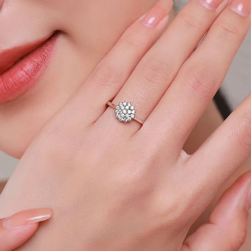 Anel Cravejado com Zircônias, Anel Solitário, Anel Aliança, Anel de Presente de Aniversário, Anel de Noivado, Anel de Prata de Presente, Anel de Formatura, Anel de Casamento, Anel de Namoro, Anel Cravejado Zircônia em Prata 925, Anel Feminino em Prata 925, Anel com Brilhante Zircônias, Anel Cravejado com Zircônias Cubicas. 