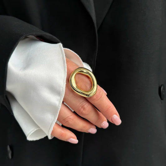 Anel Maximalista, Anel Dourado, Anel Maximalista Dourado, Anel Dourado Feminino, Anel Gold, Anel prata, Anel de Titânio, Anel Geométrico, Anel Geométrico Circulo, Anel Geométrico Dourado, Anel Geométrico Prata, Anel Feminino Geométrico, Anel Geométrico Luxo, Anel Geométrico Liso, Anel Modelo Geométrico, Anel Tendencia Geométrico. 