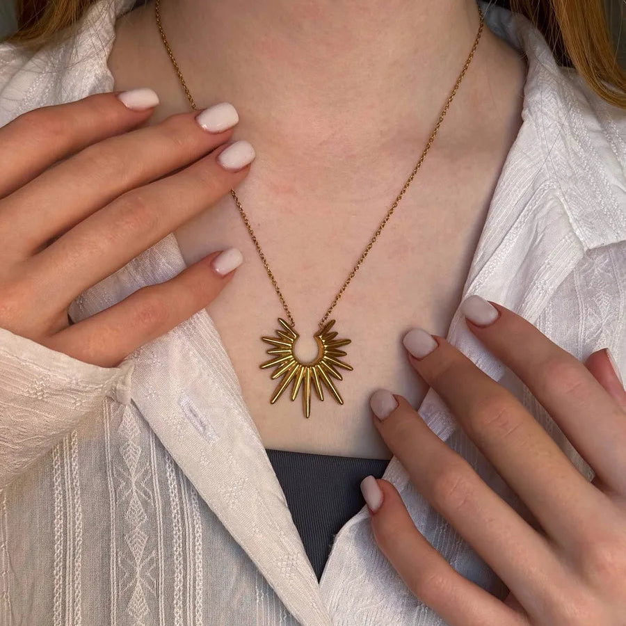 Colar Pingente Sol, Serena Colar de Prata 925, Colar Feminino Cordão Com Pingente De Sol, Colar Sun com Pingente de Sol, Colar Com Pingente De Sol Fashion Mix, olar Pingente Sol Sunshine, Colar Pingente Sol - Semijoia, Colar Sol, Colar Com Pingente De Sol Estilo Férias, Colar Medalha Sol, Colar Com Pingente De Sol, Colar Longo Corrente Sol, Colar Feminino Medalha Sol, Colar Feminino Medalha Sol, Colar Sol Ouro, Colar Banhado A Ouro 18K Sol.