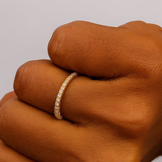 Anel Dourado Eternal Cravejado Em Zircônias em Prata 925