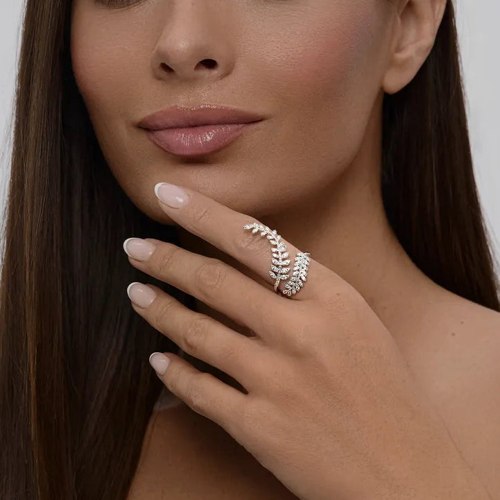 Anel Cravejado com Zircônias, Anel Life Duplo, Anel Amor Bonito, Anel Eternity, Anel Cravejado Design Floral, Anel Aliança Flowers, Anel Prata com Zircônias Flowers, Anel Life Glam, Anel Cravejado com Zircônias de Prata, Anel Aliança Inteira, Anel Cravejado Zircônia, Anel Feminino em Prata, Anel com Brilhante Zircônia, Anel Luxury com Cristais, Anel Feminino em Prata, Anel Aliança Inteira, Anel Luxury com Cristais de Zircônias, Joias de Noivado, Anel de Formatura, Anel de Namoro, Anel Prata com Zircônias Ov