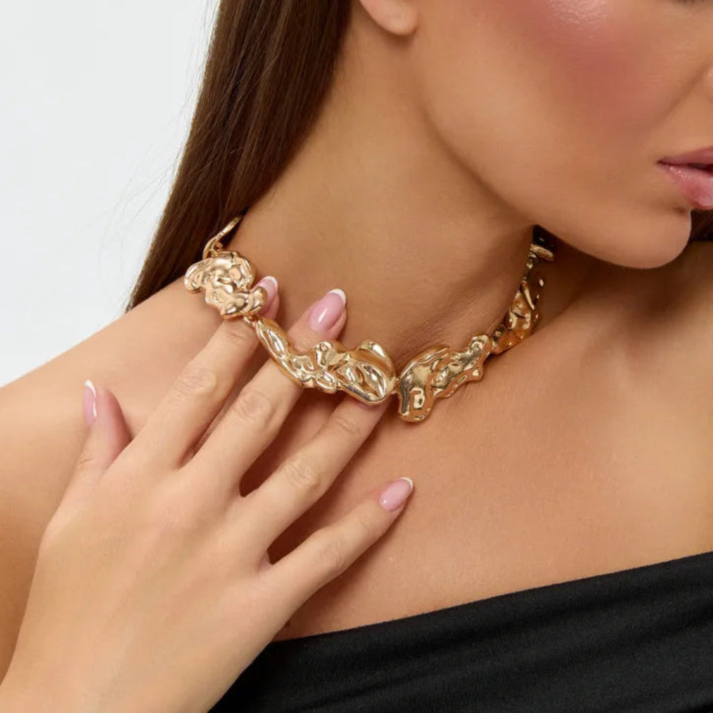 Choker Orgânico Maximalista, Choker Prata Orgânico Regulável, Choker De Metal Prata Aro Rígido Com Extensor Colar Feminino Gargantilha, Choker Aro Rígido Maximalista Prata, Colar Rígido Maximalista, Colar Gargantilha Rígido Texturizado Folheado, Colar Gargantilha Rígido Texturizado Folheado, Colar Choker Gargantilha Rígida Orgânico, Colar Choker Gargantilha Rígida com Extensor, Colar Aro Rígido Fluido, Colar Choker Feminina Elo Aro Rígido Orgânico, Colar Chocker Aro Rígida Em Metal Prata. 