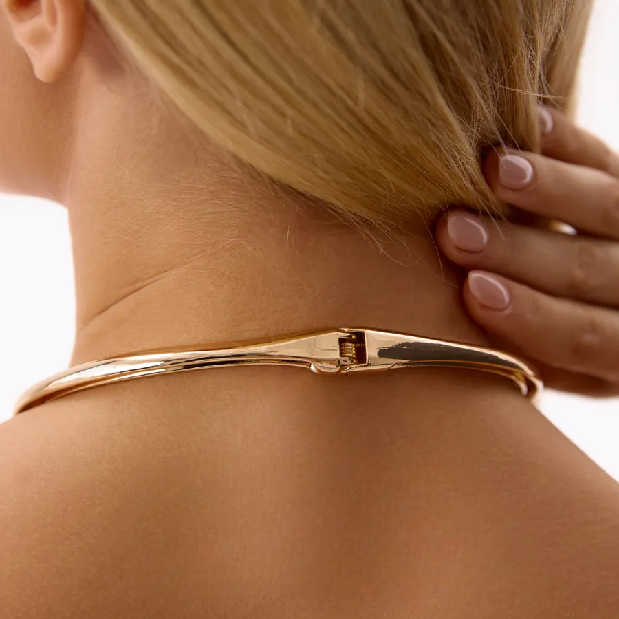 Colar Gargantilha Rígido, Colar Choker Gargantilha Rígida Lisa, Colar Choker Feminino Articulado, Colar Choker Feminino Aro Liso, Colar Choker Feminina Prata, Colar Choker Dourado, Colar Choker Aro Feminino Rígido Articulado, Colar Aro Estilo Chocker Articulado, Choker Aro Duplo Prateado, Choker Aro Duplo Dourado, Colar Choker Aro Articulado com Uma Extremidade Amendoada, Arco Orgânico Ouro Banho 18k, Colar Aro Estilo Chocker Articulado. 