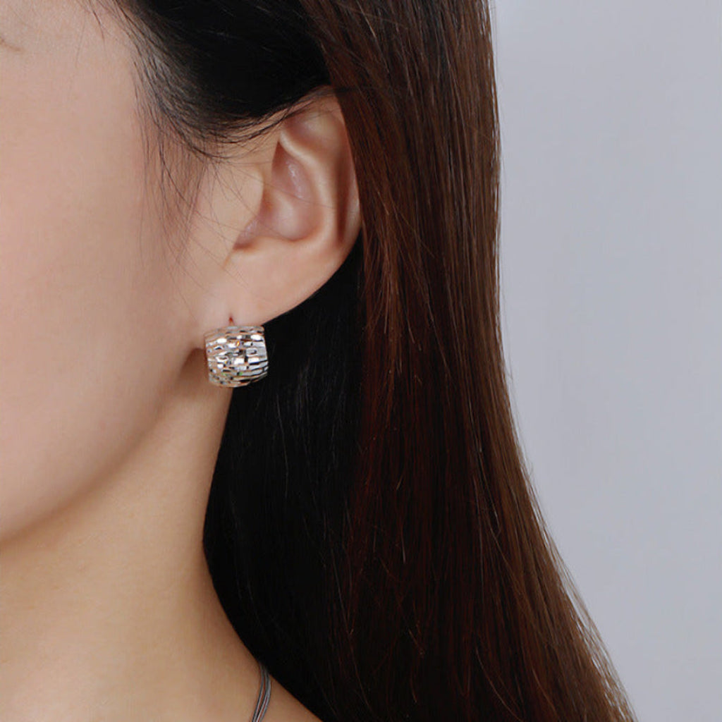 Brinco Maxi Argola Caracol G Em Ródio Branco, Brinco Círculo Cravejado em Prata 925, Brinco Life Forms Redondo em Prata 925 com Pedras Incolores, Brinco Ear Climber 4 pontas Cravejado, Brinco Ear Climber Aros Liso, Brinco Ear Climber Mosaico, Brincos Nadri Climber Para Mulheres ' Brincos De Ouro 18k, Brinco Ear Climber Aros Liso Dourado Semijoia Banho Ouro 18k, Brincos Climbers Com Halo De Topázio Branco Corte Marquesa, Brincos De Ouro 18k Femininos Ear Cuff E Climber Corações Pérolas, Brincos De Prata Este