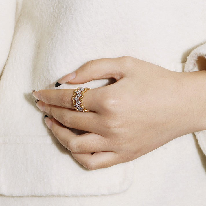 Anel Life Coroa em Prata 925, Anel Life Coroa em Prata 925 com Banho de Ouro Amarelo 18k, Anel Life Coroa em Prata 925, Anel Life Forms Redondo em Prata 925 com Banho de Ouro Amarelo 18k e Pedras Incolores, Anel Color em Prata 925 com Topázio Sky e Topázios Incolores, Anel Life Forms Oval em Prata 925 com Banho de Ouro Amarelo 18k e Pedras Incolores, Anel de Noivado em Ouro Corte Pêra de Ágata Musgo com Folha de Videira, Anel Solitário Brilhante Moissanite Banhado a Ouro 18k, Anel Coroa Coração Trabalhada E