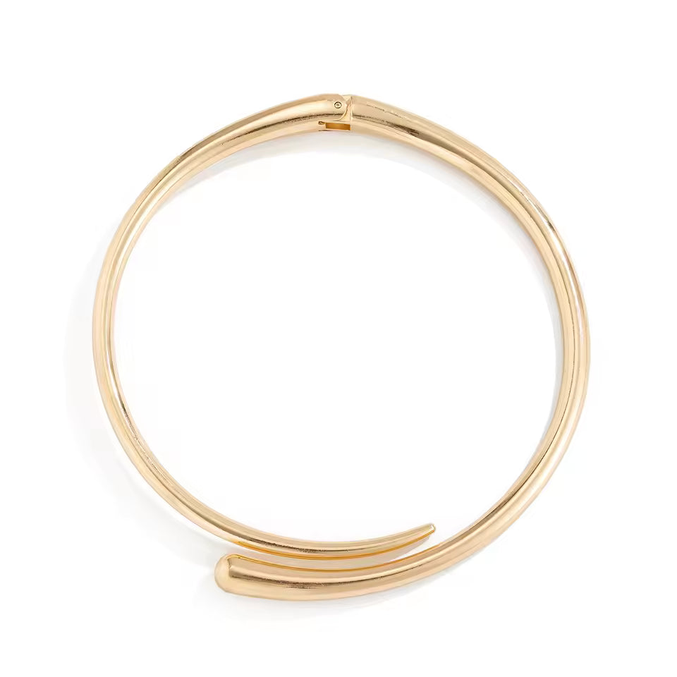 Colar Gargantilha Rígido, Colar Choker Gargantilha Rígida Lisa, Colar Choker Feminino Articulado, Colar Choker Feminino Aro Liso, Colar Choker Feminina Prata, Colar Choker Dourado, Colar Choker Aro Feminino Rígido Articulado, Colar Aro Estilo Chocker Articulado, Choker Aro Duplo Prateado, Choker Aro Duplo Dourado, Colar Choker Aro Articulado com Uma Extremidade Amendoada, Arco Orgânico Ouro Banho 18k, Colar Aro Estilo Chocker Articulado. 